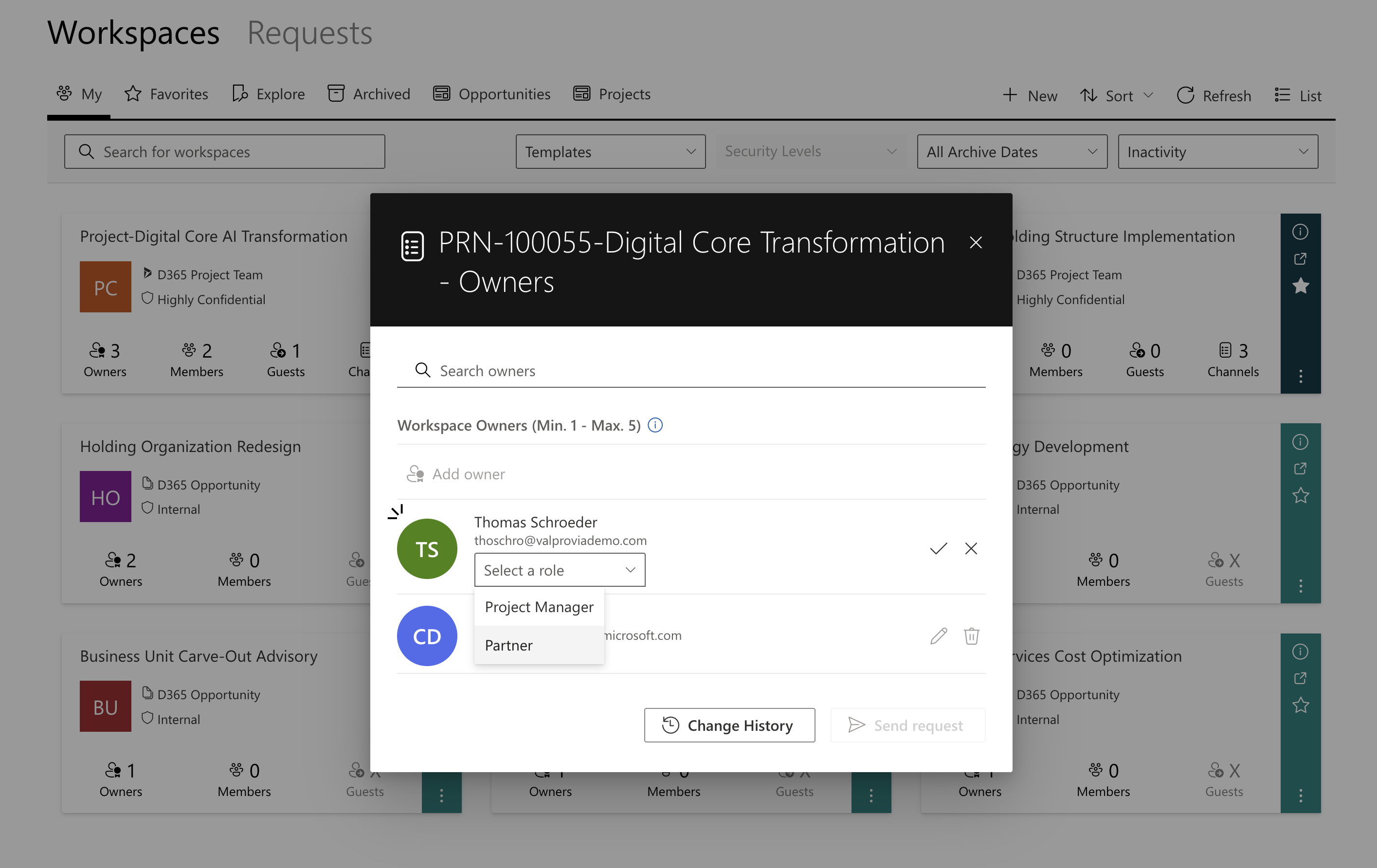 Valprovia Governance Zugriffsprofile — Projektmanager wählt Berechtigungsrolle aus Dropdown beim Hinzufügen eines Workspace-Mitglieds